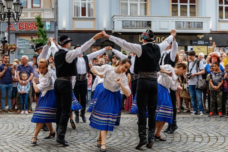 Sprachenvielfalt verstehen Ein Blick auf Dialekte und Akzente AlfEch
